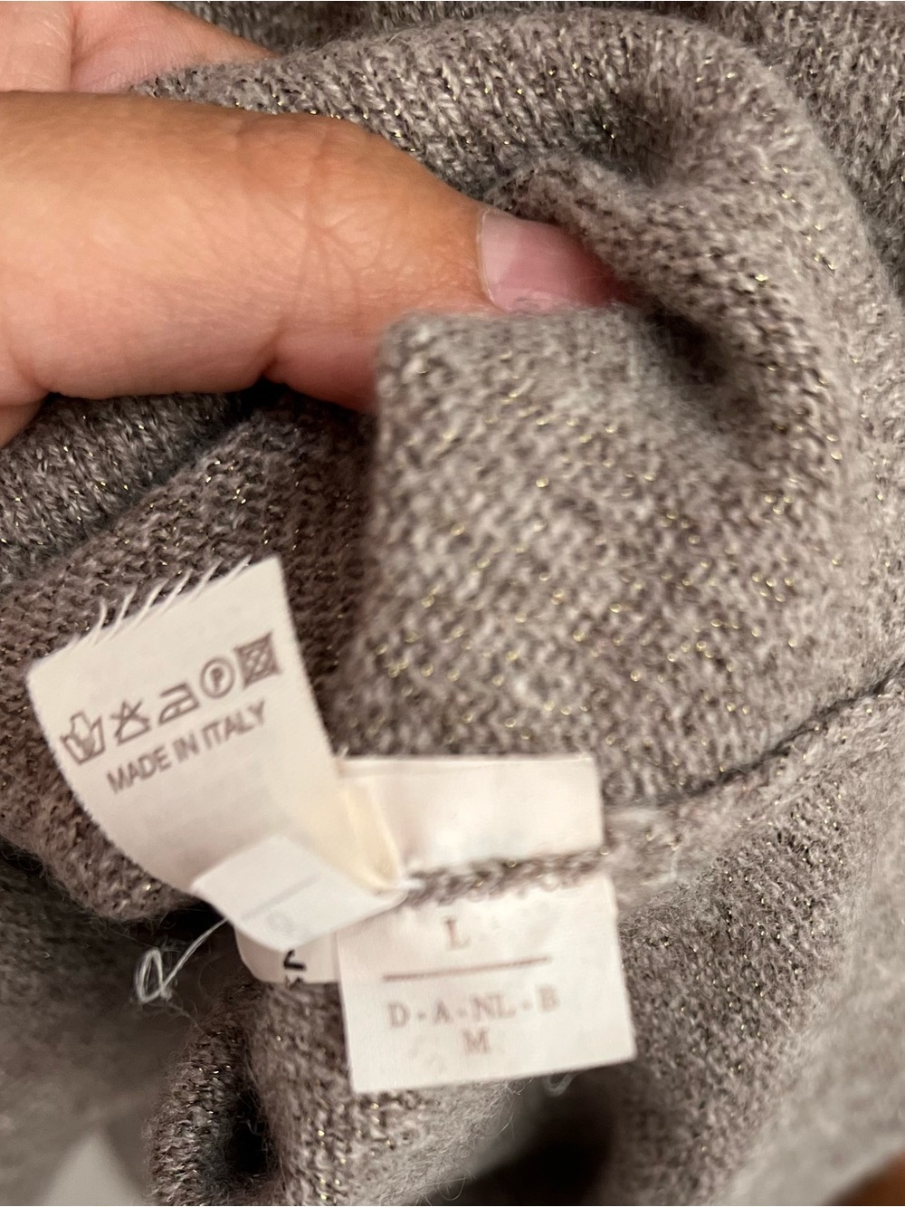 Brunello Cucinelli Taupe V-Neck Cashmere Sweater - Picture 4 of 5